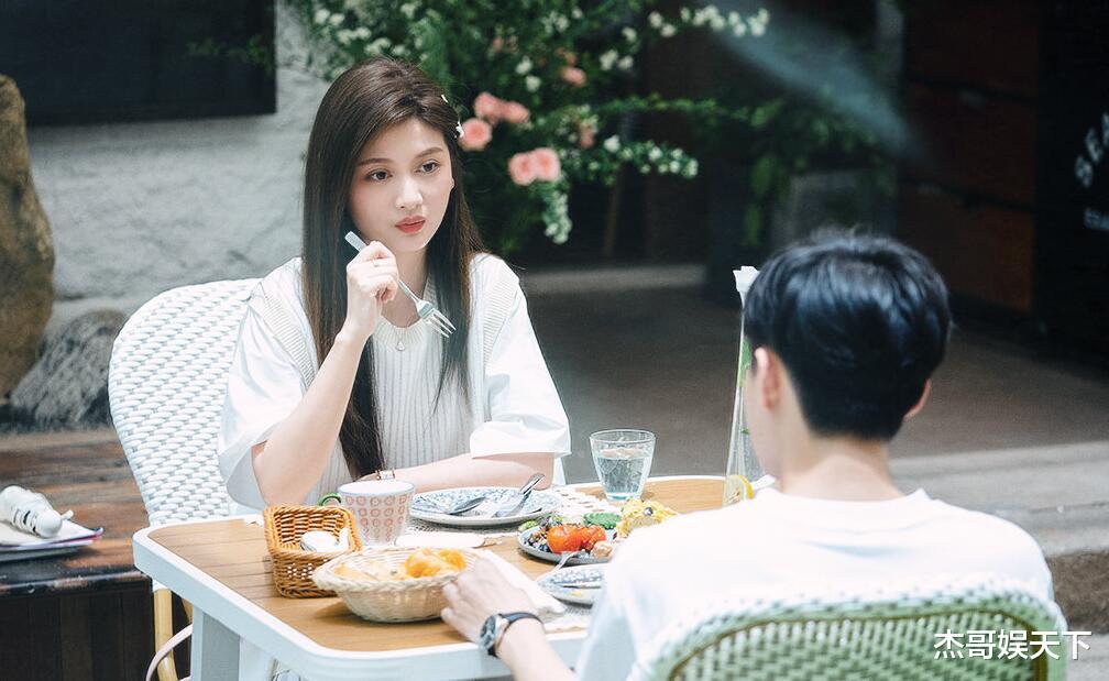 郭晶晶|《心动的信号》男1到底会选女2还是女4?他和堂哥的聊天中有暗示