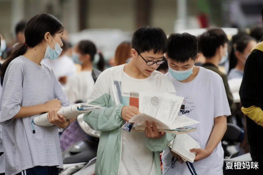 医生|“理想男友”职业排行榜,公务员未进前三,榜首才是香饽饽
