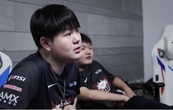 zoom|Zoom直播辅助UZI被喷演员后脸黑下播？事实并非如此