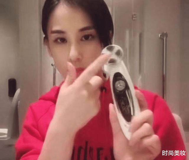 时尚美妆|36岁黄录圣依素颜出镜,好皮肤实力抢镜,让戚薇赞叹不已