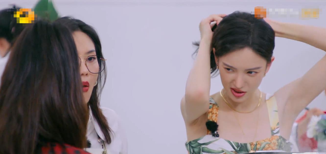 梦迁几度|《中餐厅》再现混乱剪辑，金晨发型连环跳戏，同一场景频繁切换