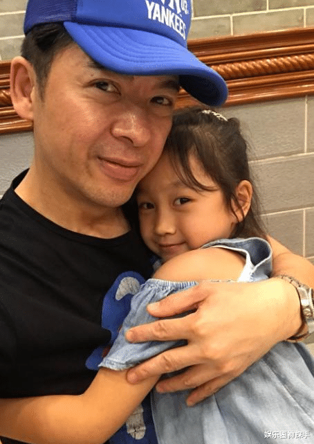 郭政鸿|郭政鸿2个女儿长大了,美得各不相同,干妈是赌王千金