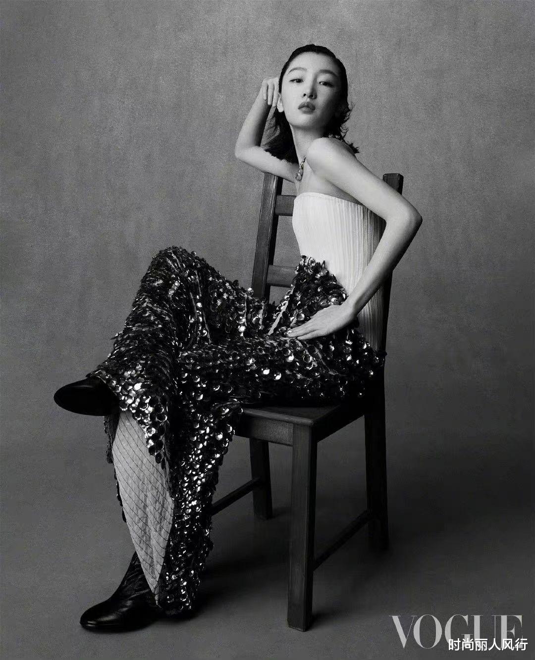 周冬雨|周冬雨价值百万的造型大火！拍开年刊成大赢家，杨幂“换脸”惨输