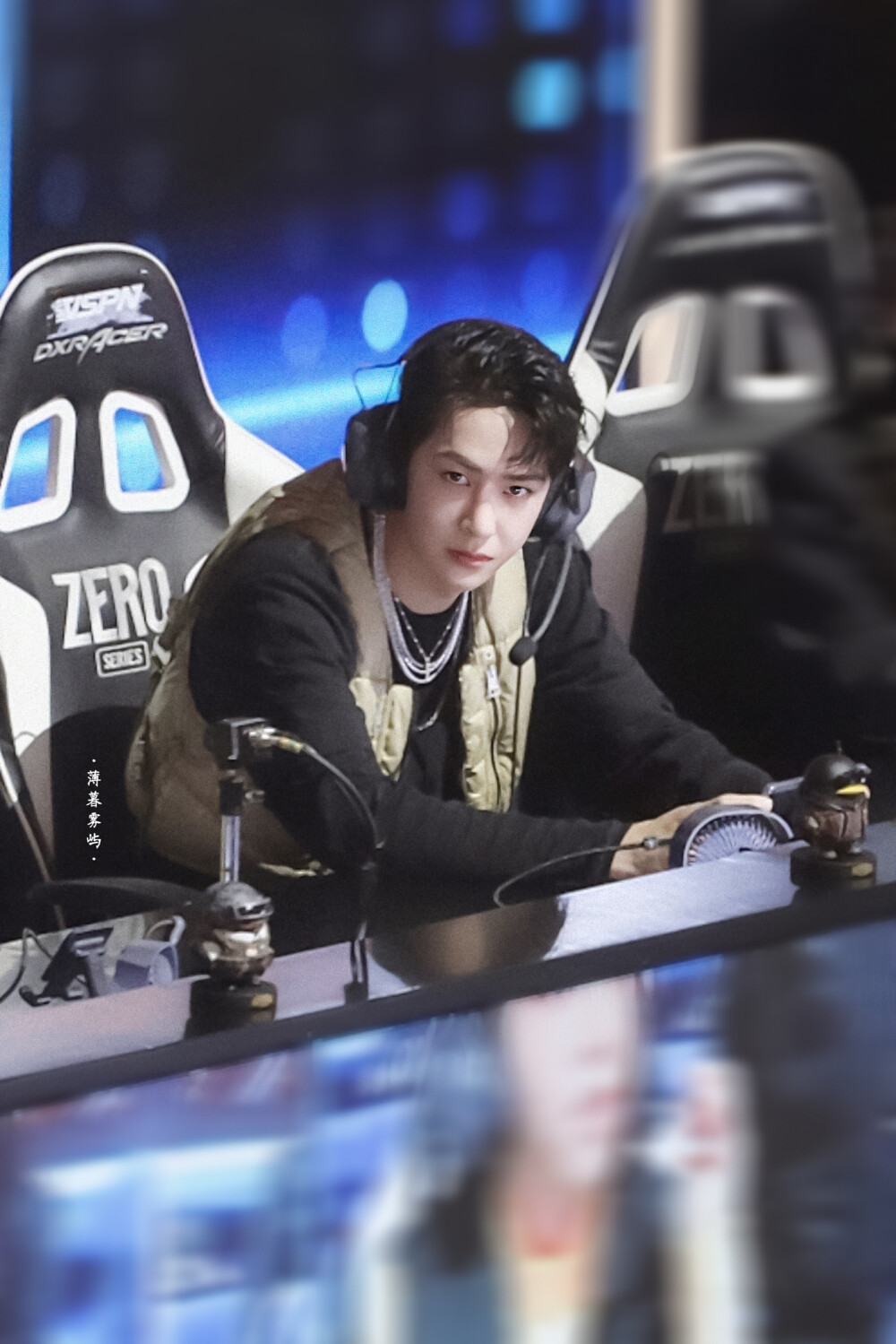 王一博|王一博只靠一个挑眉就登上热搜，但人们却不知他付出了多少