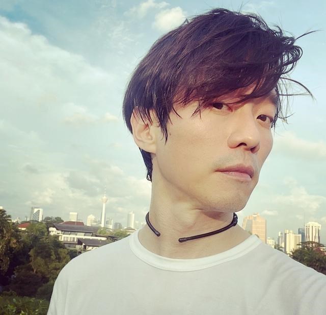 家中大小宝|还记得马来西亚歌手张栋梁吗？39岁依然少年模样：感恩唱歌