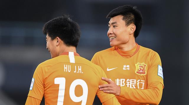 足球场|“3刺头被打脸”！武汉队全面升级：或连签7大新援，26亿建新主场