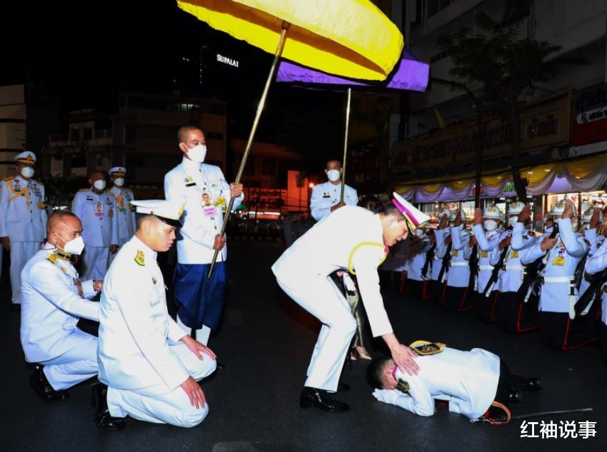 王储|提帮功有王者风范，接受43岁帕公主跪拜，谁是王储已经一目了然