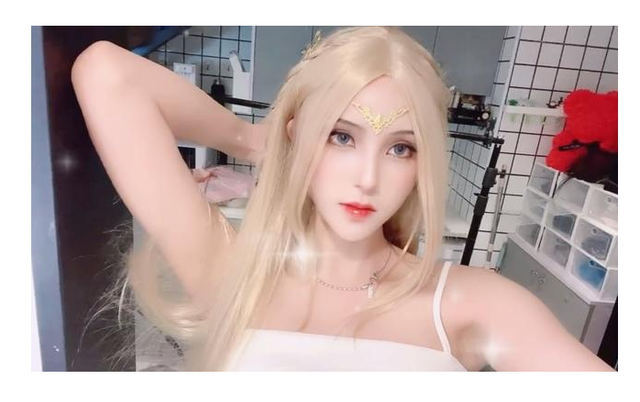 姐姐|斗罗：千仞雪最还原cos，颜值身材近完美，她头上的东西成亮点