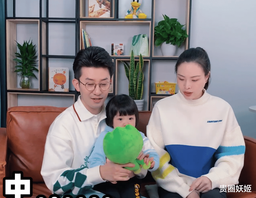 吴敏霞|吴敏霞挺大肚拍大片,自曝二胎小名有意思,孕肚小又尖保持得真好