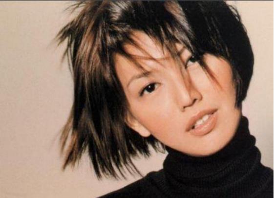 周蕙|她是和孙燕姿齐名的天后，如今重开演唱会，却因卖不出票被迫取消