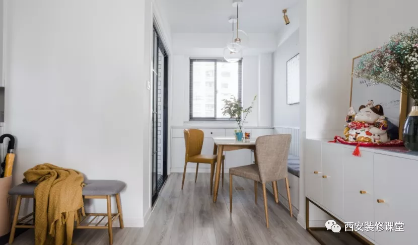 餐厅靠窗户,当然不能浪费