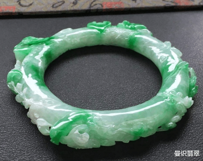 翡翠手镯|翡翠手镯的经典款式都有哪些？快来看看你认识几种！