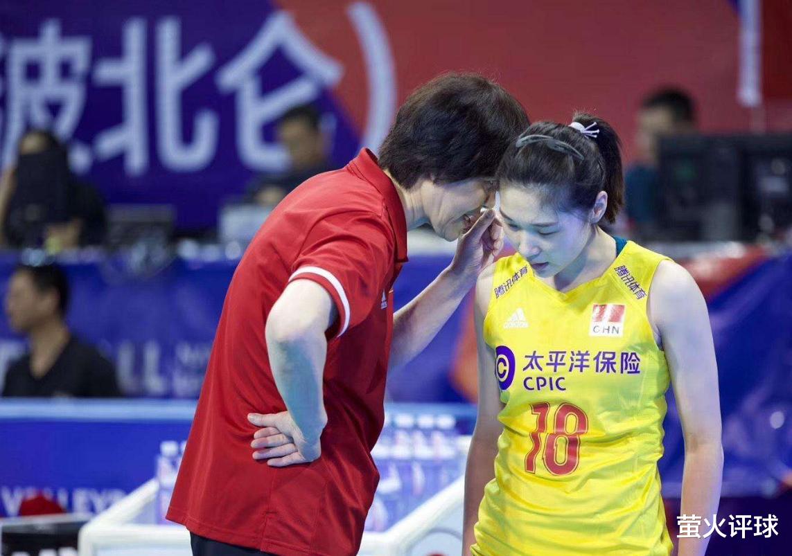 王梦洁|王梦洁被卡神秒成渣,“被气到”登上热搜榜三甲,郎平痛心换人!