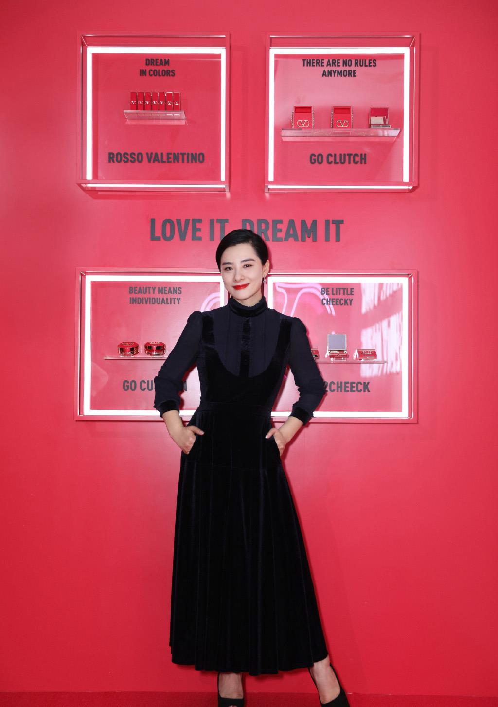 辰雪聊时尚|曾经的奥运冠军更美了！刘璇一身“小黑裙”造型，一点不像运动员