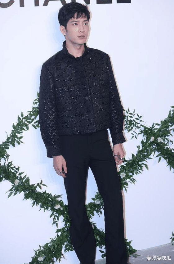 王一博|品牌活动刘诗诗美艳动人，周迅面部僵硬像巫婆，王一博有点二愣子？