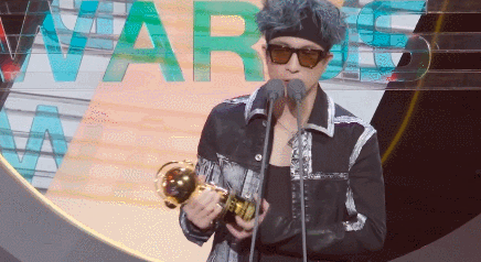 李宇春|周杰伦少女心过头,李宇春土得不客气,音乐盛典,辣我的眼