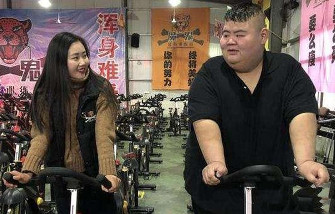 |他是“中国第一胖”，为减肥切胃也没用，却因爱情一年减400斤