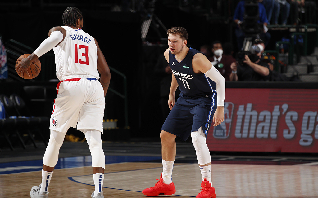 科怀·伦纳德|8助2失误，在场净胜22分！曾助詹皇夺冠，如今也帮到了小卡