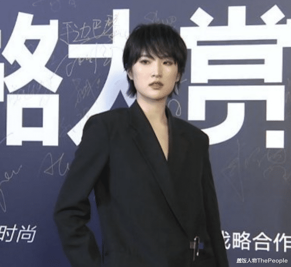 蒋勤勤|最新女星红毯！蒋勤勤扮嫩、郭采洁翻车，杨幂用场外生图美貌秒杀