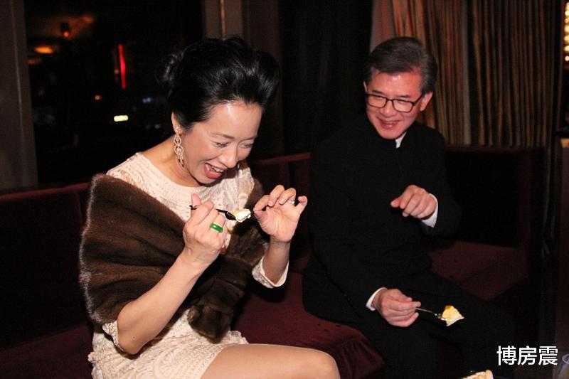 朱玲玲|朱玲玲改嫁给罗康瑞，霍启刚反而成大赢家，将再获得百亿资产