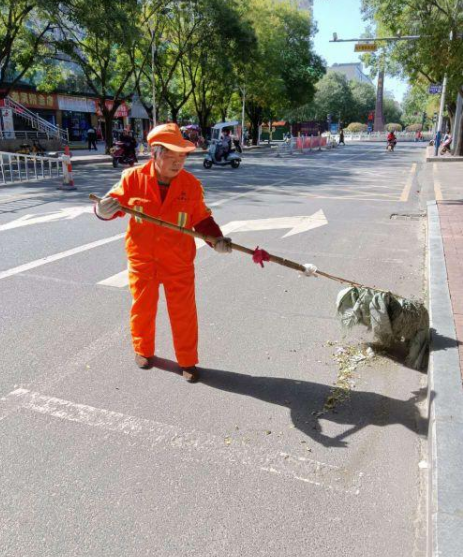 兜妈爱叨叨|农民工爸爸给孩子买耐克鞋，店员冷嘲热讽还抓人，穷人不是顾客？