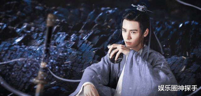 龚俊|龚俊的微博简介是“高冷男神”，粉丝考古他后却给了他一个新称号