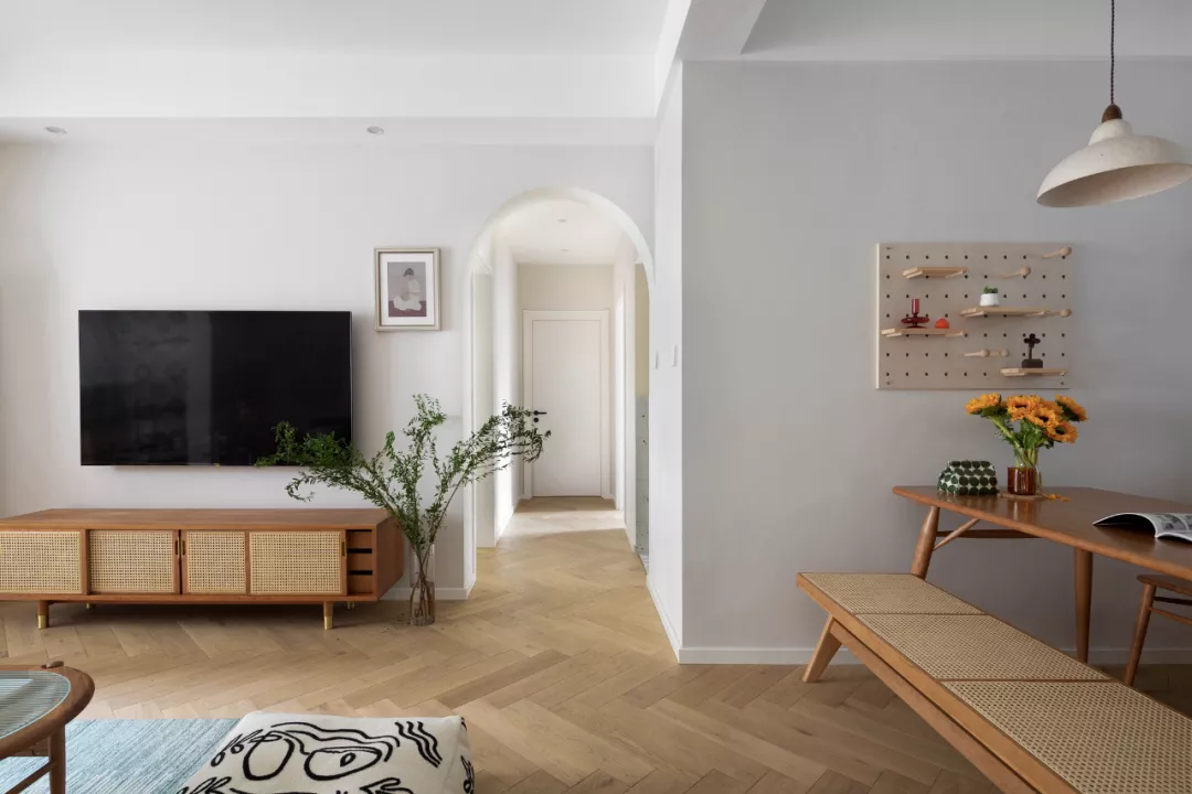 130㎡三室,现代复古开放厨房,年轻人打造自己的美家