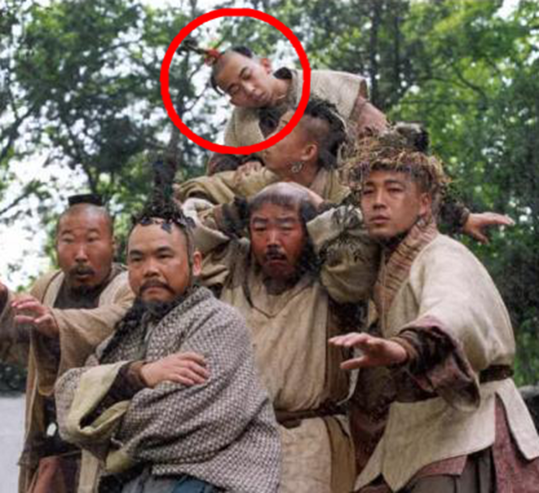 黄渤|他被称为“中国最丑男星”，演技不输黄渤，妻子美得让人嫉妒