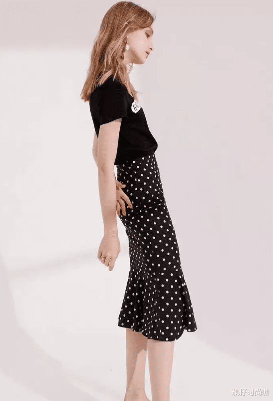 靓仔时尚咖|没有裙装的秋天是不完整的，但裙装也不能乱选，赶紧学起来！