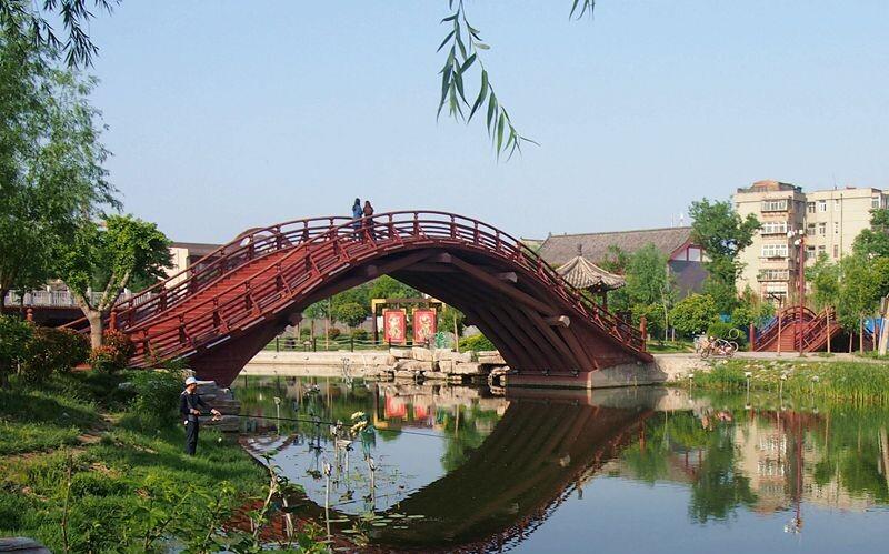 杨幸幸聊奇闻|外地游客去开封玩,面对2点“看不惯”,吐槽:这就是七朝古都?