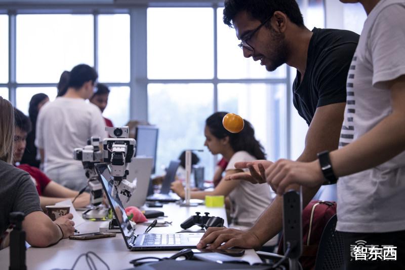 汽车|五年四次迭代，优必选首发Walker X，人形服务机器人商业化再提速