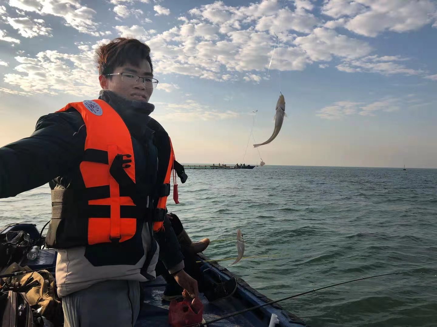 关汉卿|在湛江出海钓鱼一年，最多月过一万元，但不建议以职业钓鱼为生