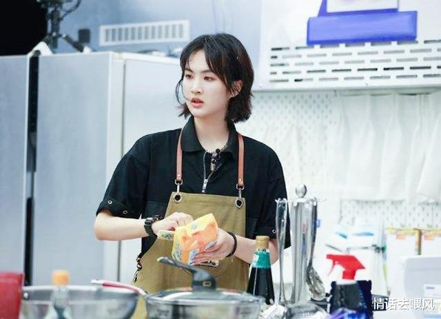 姚安娜|任正非的第二任妻子姚凌，曾是得力秘书，比丈夫小30岁，温婉动人