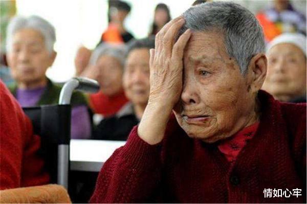 情如心牢|母亲抱怨我白眼狼，晚年住院之后，突然醒悟：女儿比儿子“管用”