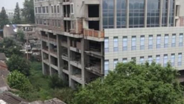 阳光语言矫正说|江苏一烂尾楼“华丽蜕变”,烂尾9年不负众望,或将成地标建筑