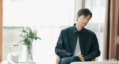 杨紫|《亲爱的2》开播，杨紫李现加盟，佟年变成熟，韩商言帅气不再