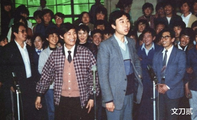 林依晨|当红时离开冯巩去当官，58岁家庭破裂，71岁的牛群如今怎样了