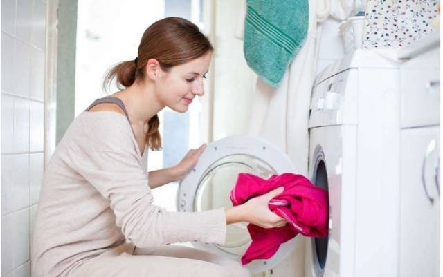 晨昏|孩子的衣服别在阳台“过夜”,并非老一辈迷信,3个原因伤不起