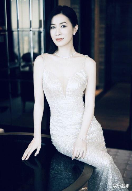 佘诗曼|佘诗曼“祸害”了49岁老男人？TVB“傻仔”只认先孕后婚，曾妄想成为刘德华？