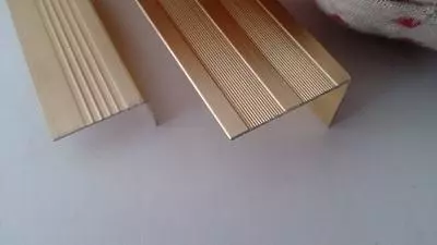 卫生间万万不要装门槛石了，有钱人都流行这样做，既美观又防水！