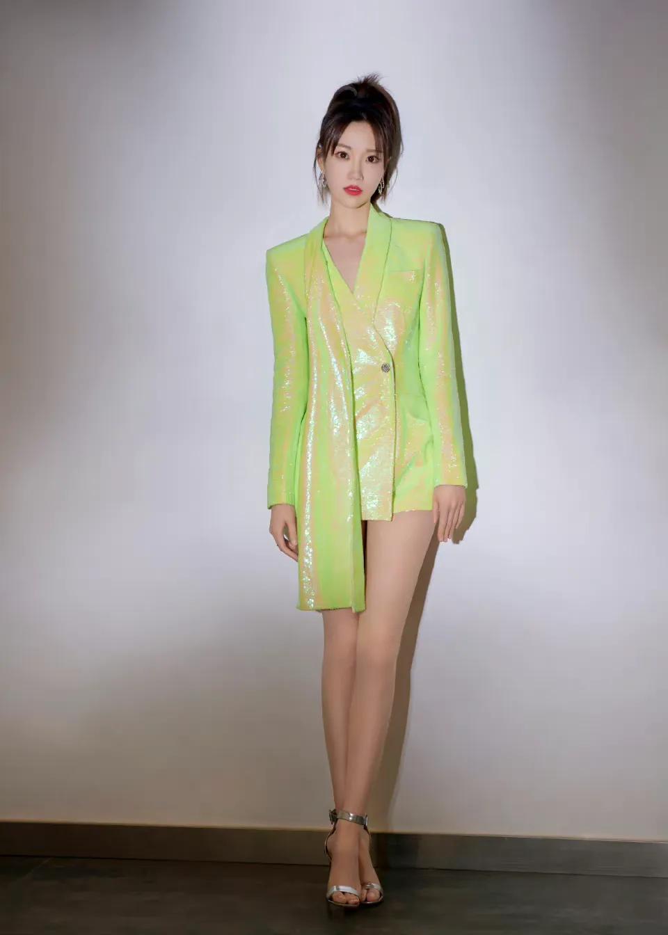 张纯烨|被称为“美腿女神”，肤白貌美，温婉优雅，今30岁颜值身材仍在线