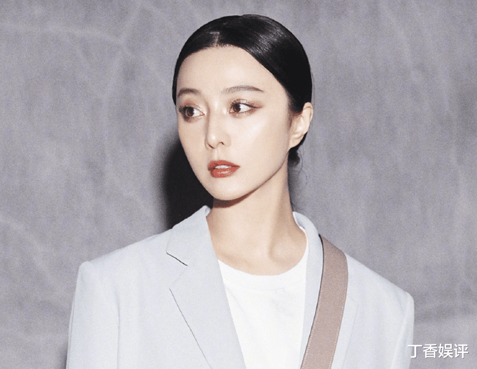 哈利·波特|范冰冰晒大浓妆自拍，镜头放大三倍后，39岁面部状态让人不敢信