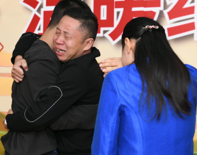 江南征|孙卓二姐长相漂亮气质佳，24岁月入过万，网友：孙家欠她一句道歉