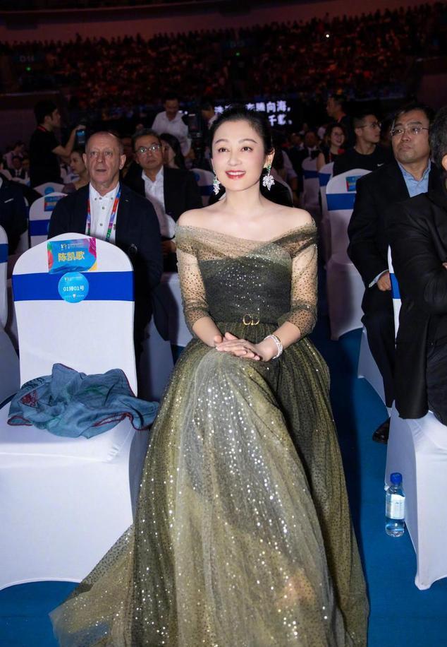 沈腾|当女明星撞衫时，林心如次次都输，52岁的陈红却赢了32岁的景甜