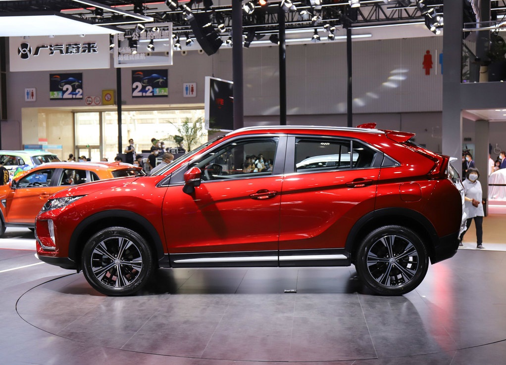 SUV|三菱发飙了！11万起，新SUV搭载跑车外观，悬浮式贯穿尾灯真帅！