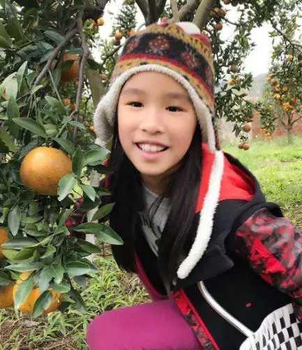 张庭|女儿被嘲丑, 张庭霸气晒童年照回怼: 相对女儿，自己才是“丑小鸭”