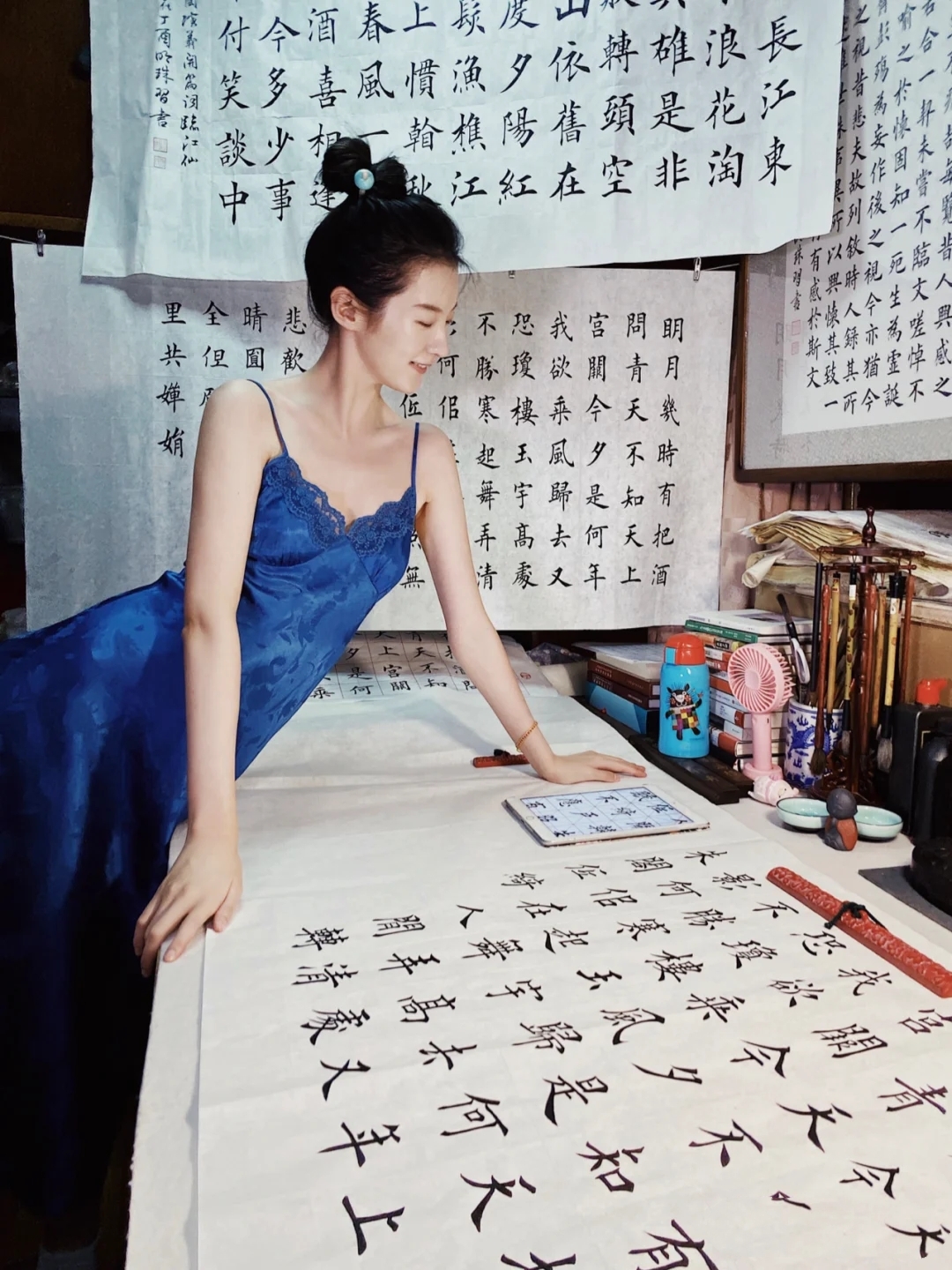 27君|深蓝色的吊带裙的性感,舒适柔软!