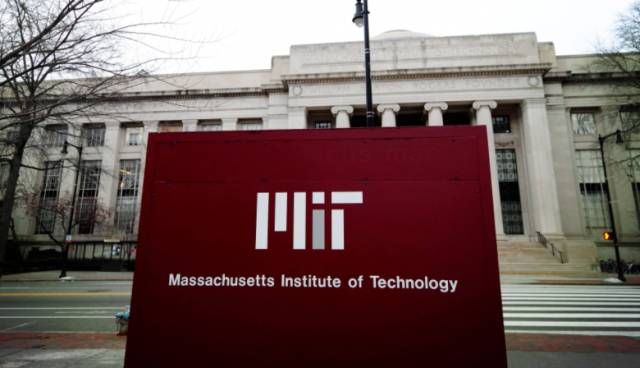 搜狐|他竟然沦落到跟网红抢饭吃？！