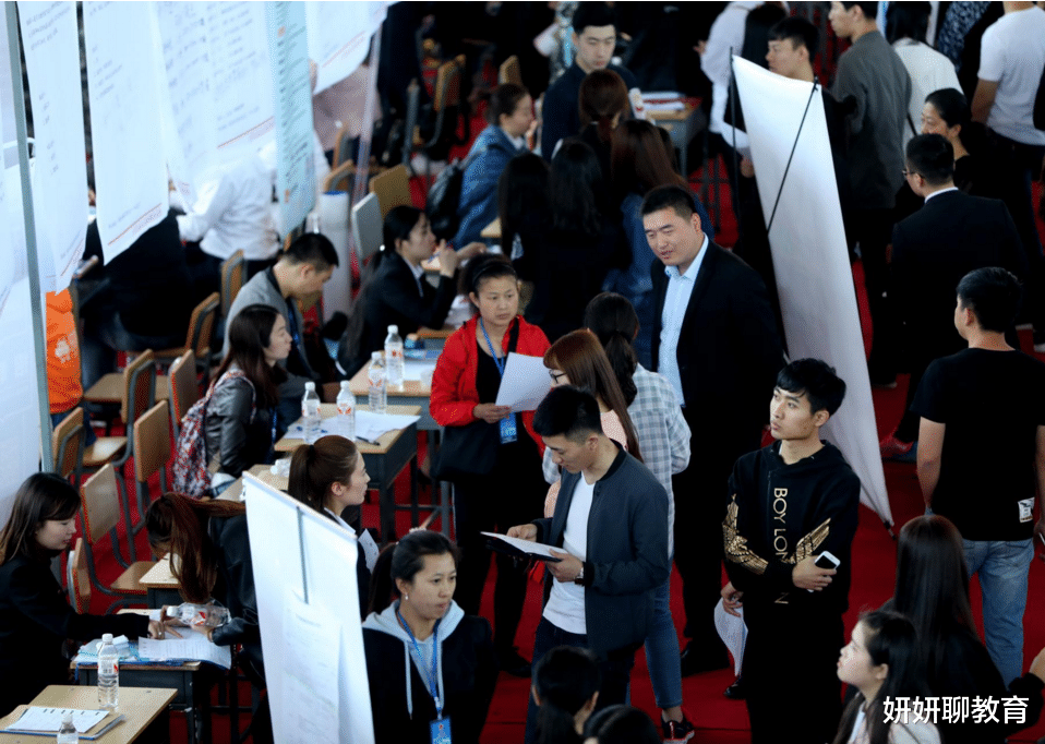 入殓师|大学生辛苦考入“烟草局”，工作半年却选择离职，原因过于扎心