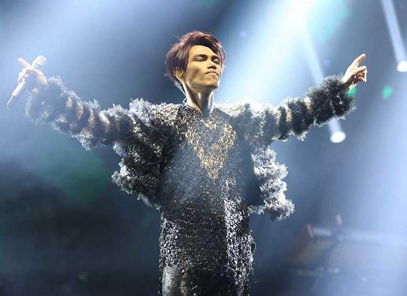 演唱会|他开演唱会迟到2个小时，忘词还不忘大牌，如今彻底凉凉！